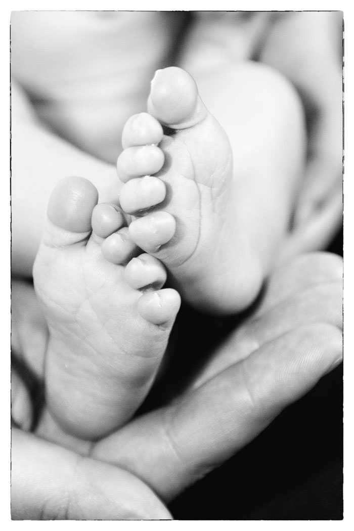 baby-newborn-feet-home-location-pretoria-johannesburg-photographer-georgina-voigt-photography
