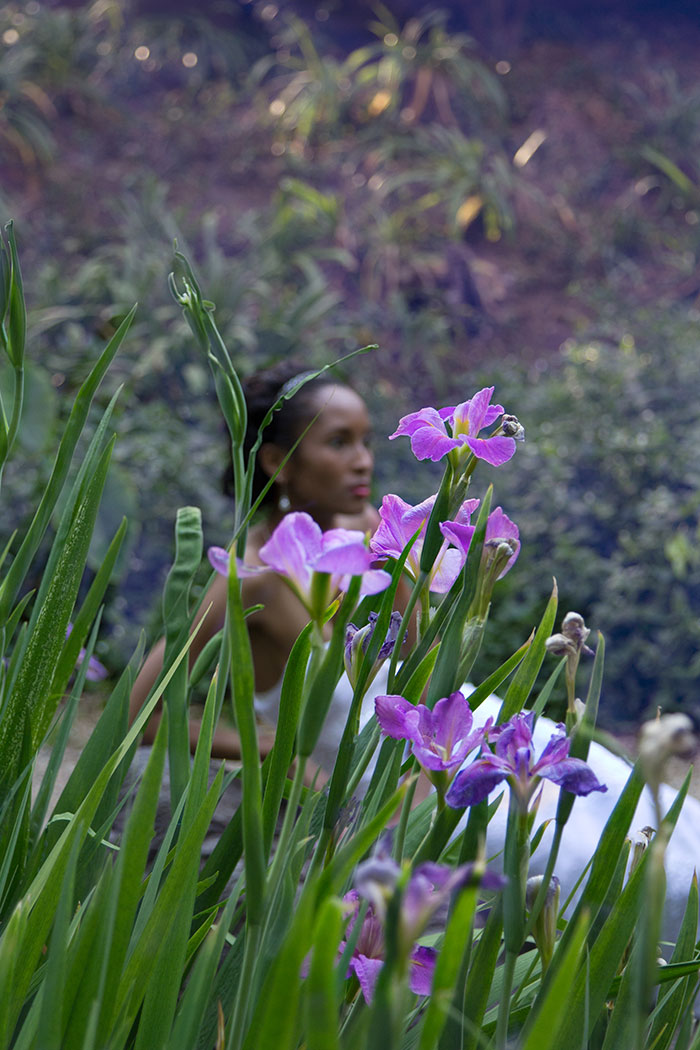wedding-bride-purple-flowers-oakfield-farm-roodepoort-johannesburg-photographer-georgina-voigt-photography